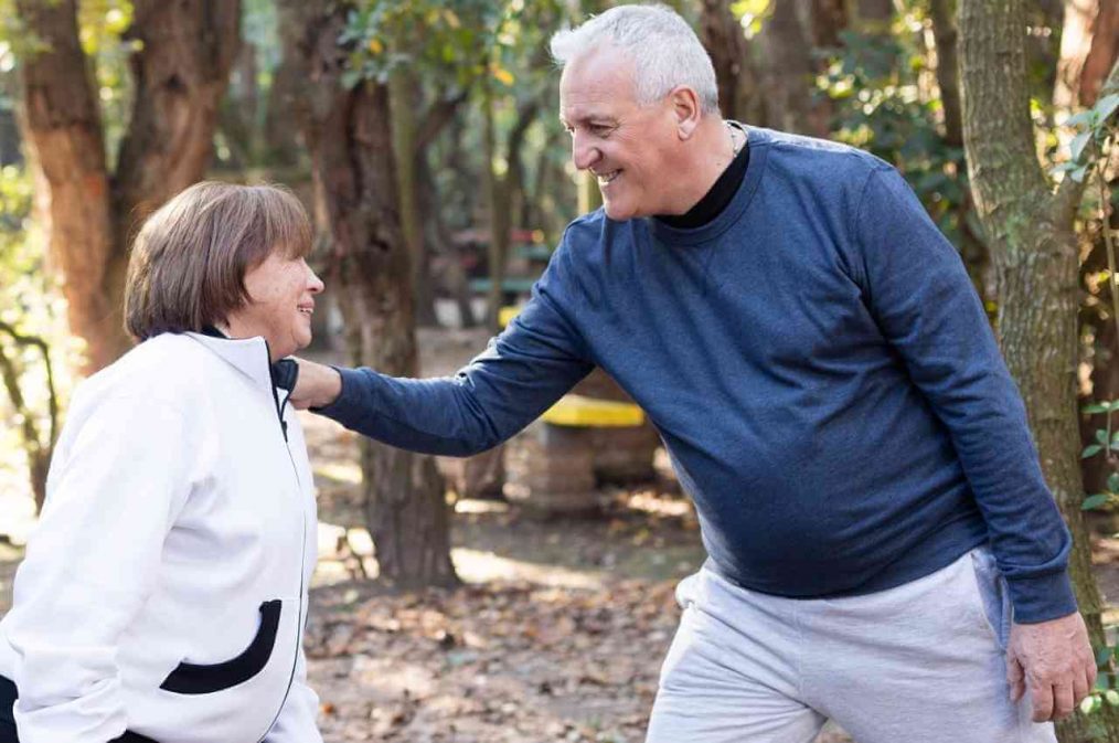 adultos disfrutando el ejercicio