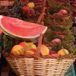 canasta con frutas hidratantes