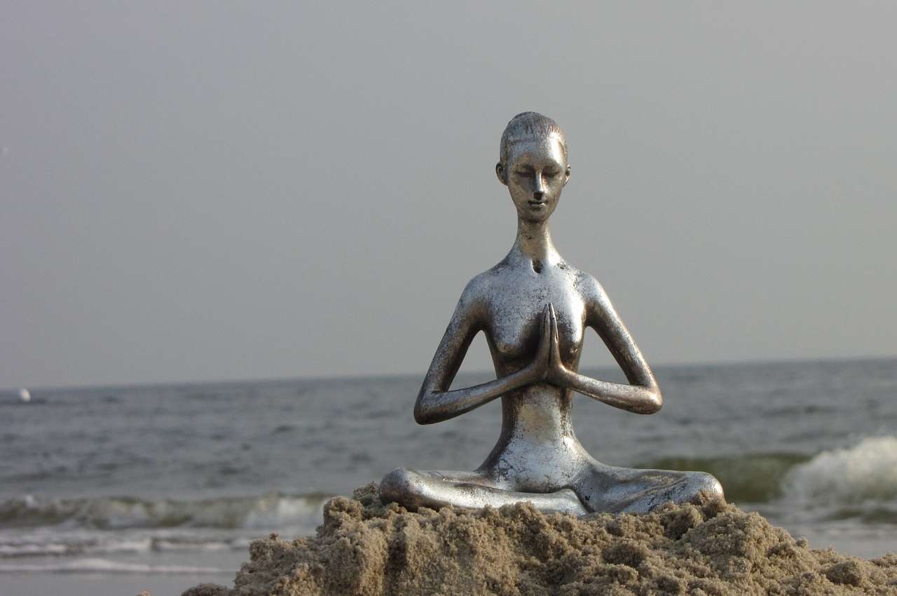 estatua que simboliza los beneficios de la meditación