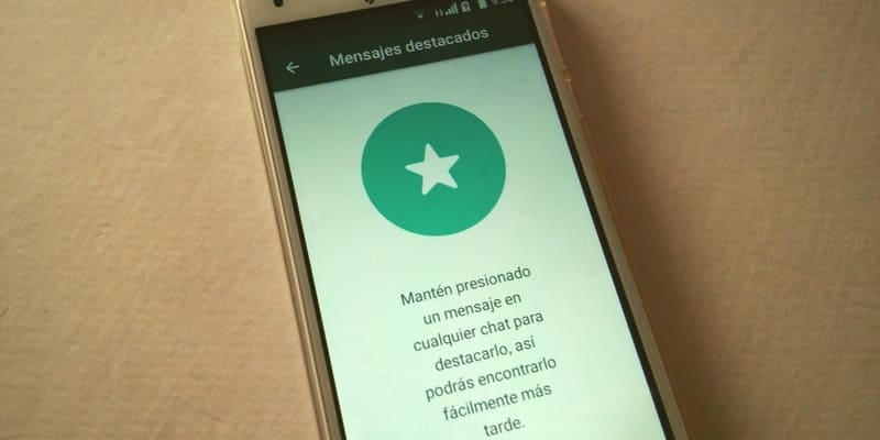 como marcar mensaje como favorito en whatsapp