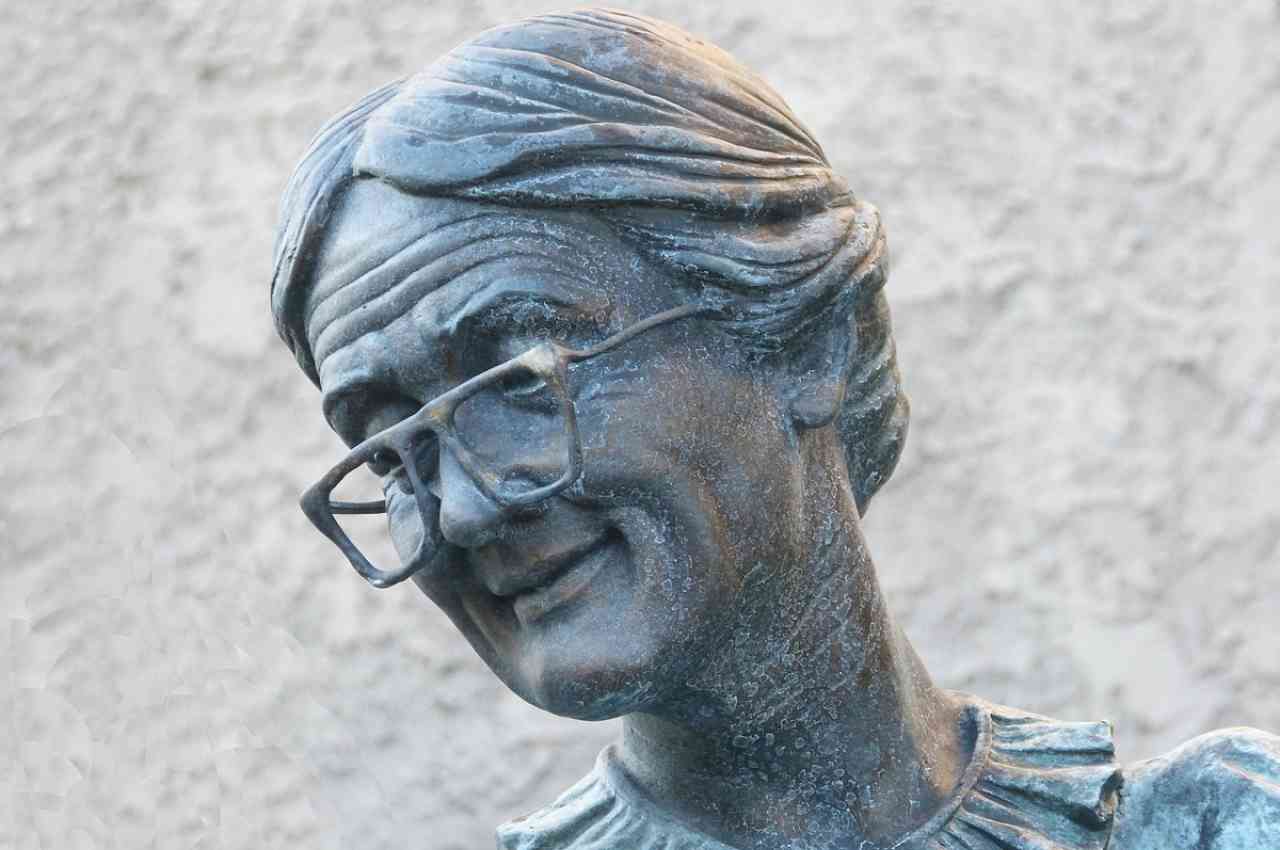 estatua de abuela