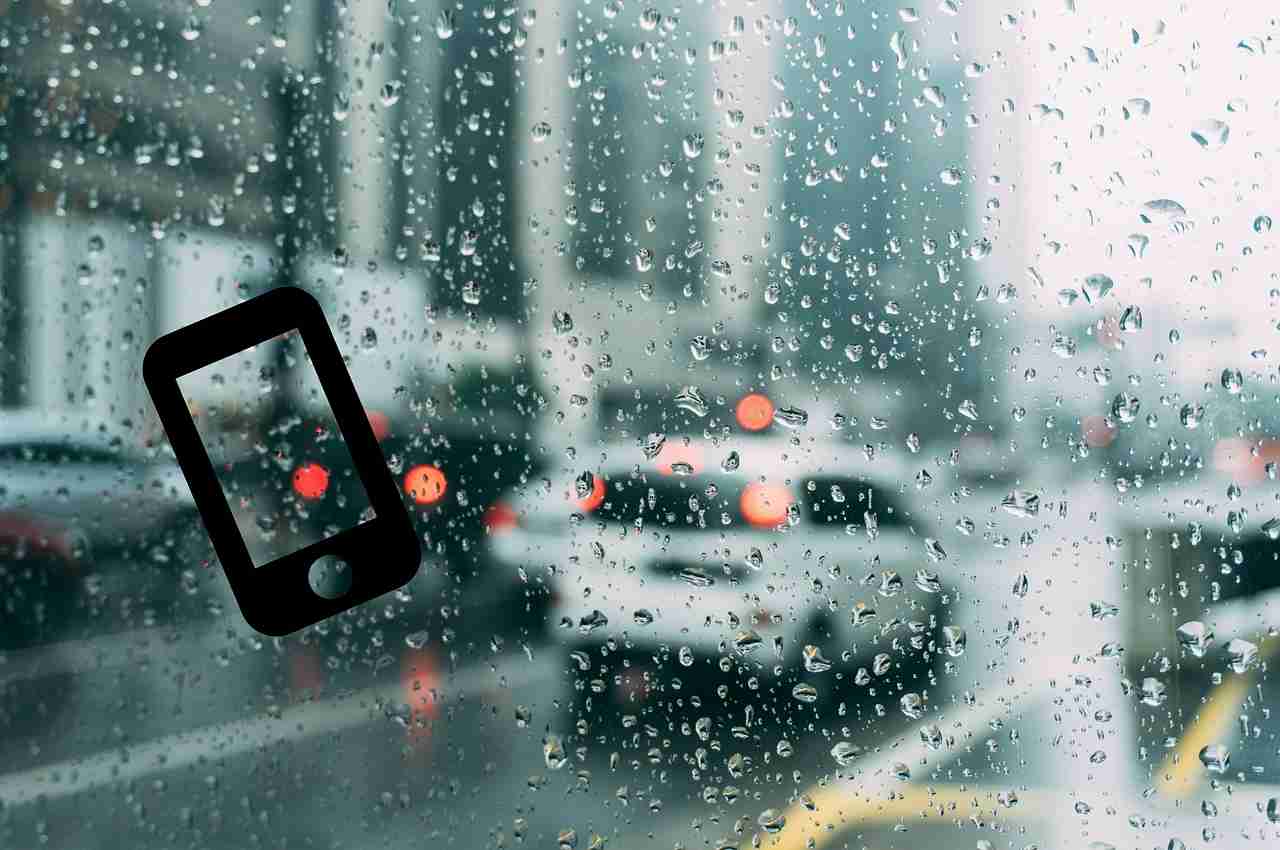 imagen de día lluvioso con icono de celular donde podemos recibir información del tiempo